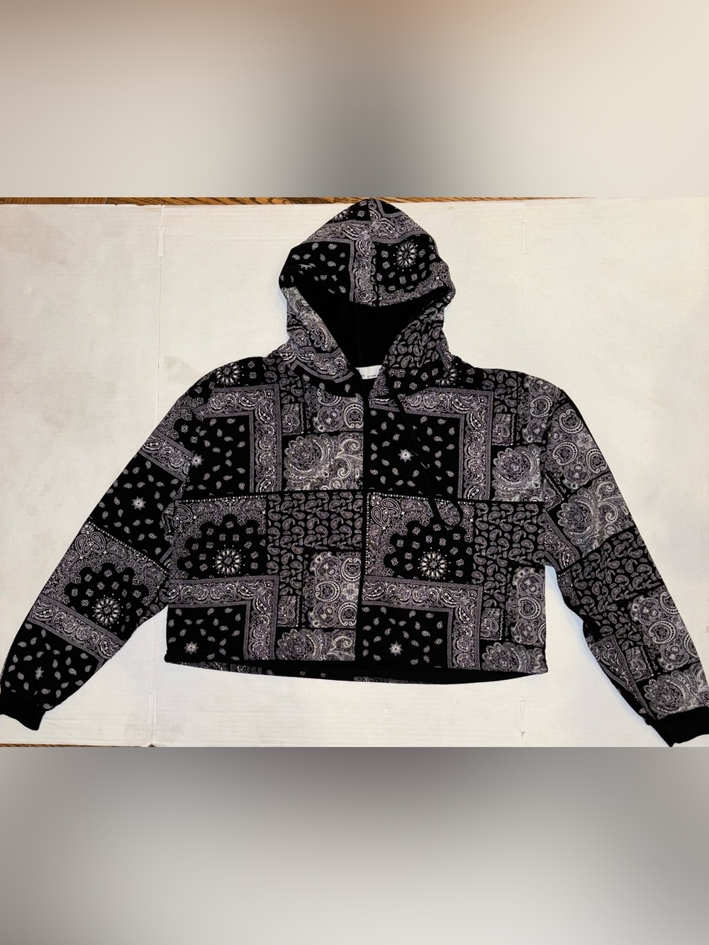 Bandana-Print Black Cropped Crewneck Hoodie Sweater